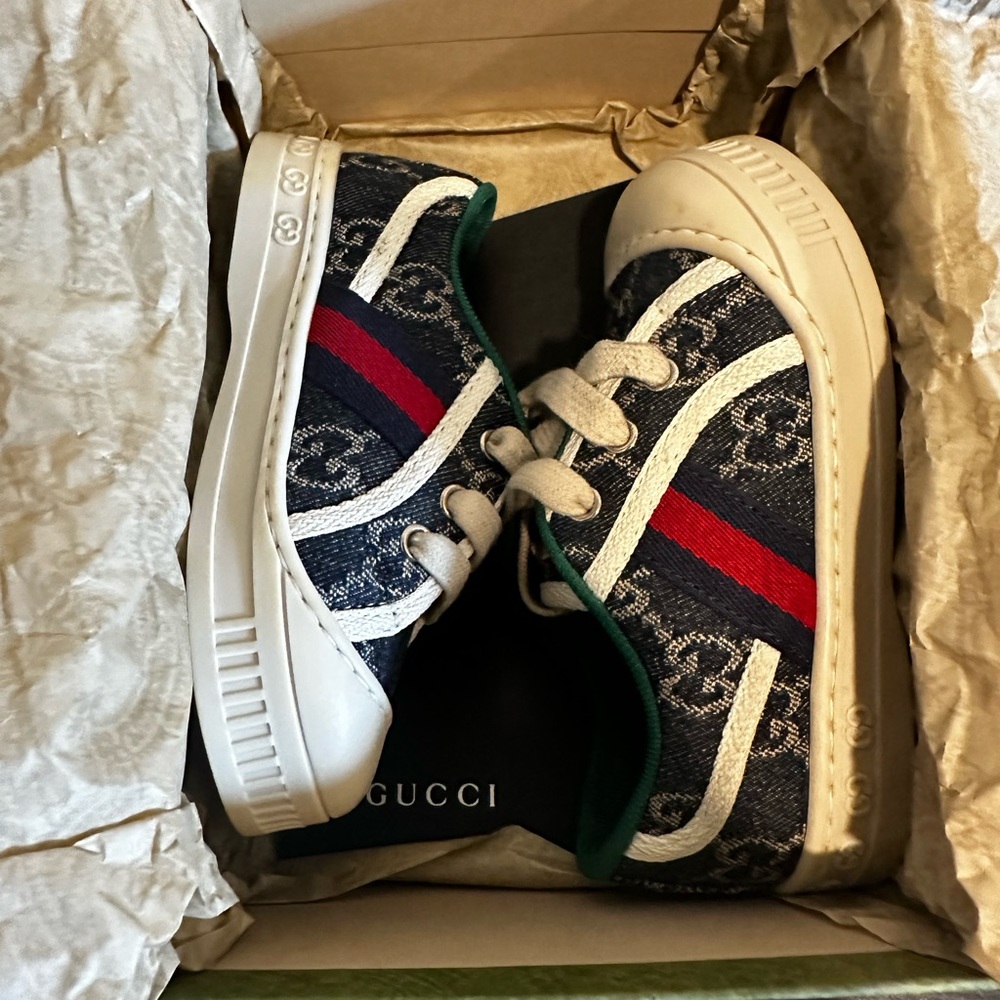 Unisex Gucci toddler shoes